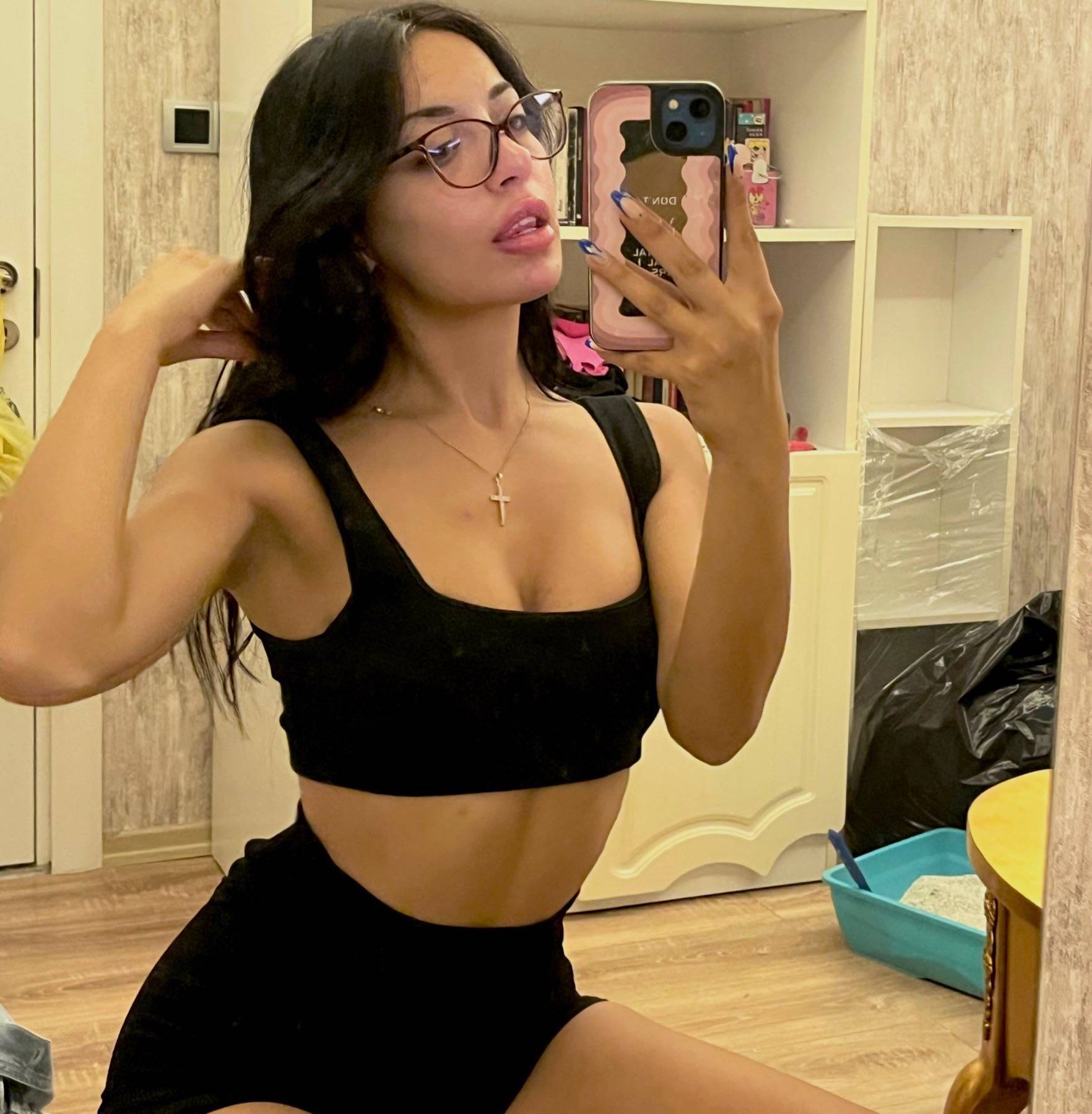 Aksaray Escort Bayan Baharla Tutkunun Sıcaklığını Hissedin